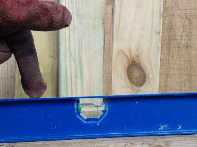 spirit level unbalanced by red finger